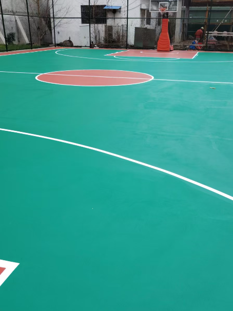 徐闻 球场长期使用易出现地面开裂